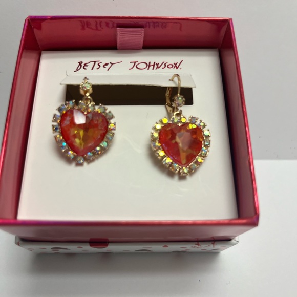 NWT ♥️⚜️💖 BETSEY JOHNSON Valentine Heart Shaped Earrings - Picture 11 of 12